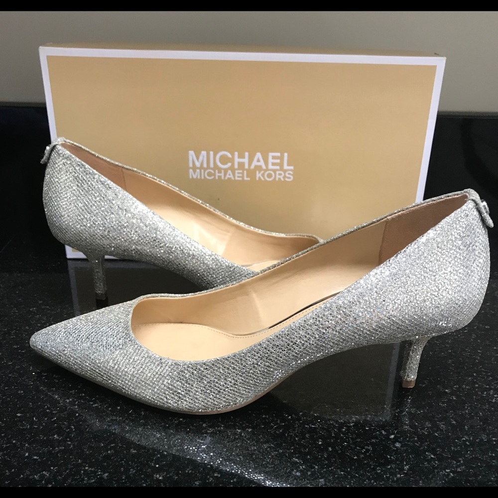 Michael Kors Sliver Glitter Kitten pumps